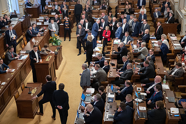 KOMENTÁŘ: Řečnění je legitimní nástroj parlamentní opozice