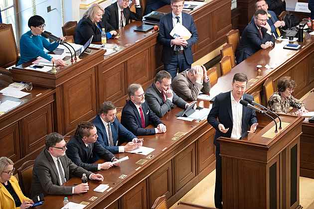 Je to naplánované, že nás v pátek zaříznou, řekl Babiš na schůzi k důchodům