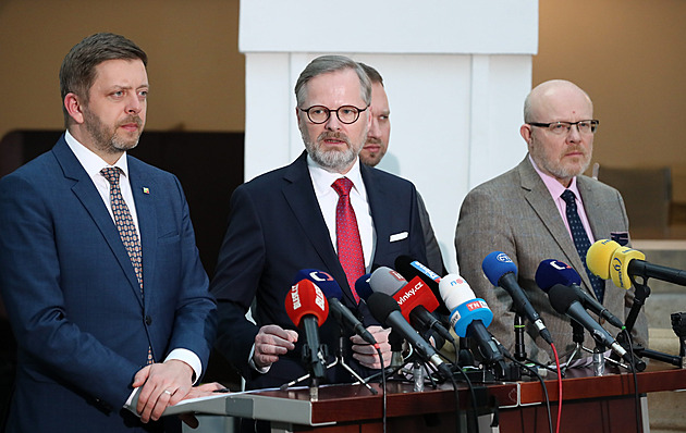 Chtějí, jen nevědí jak. Vláda věří svým slibům bez ohledu na proveditelnost