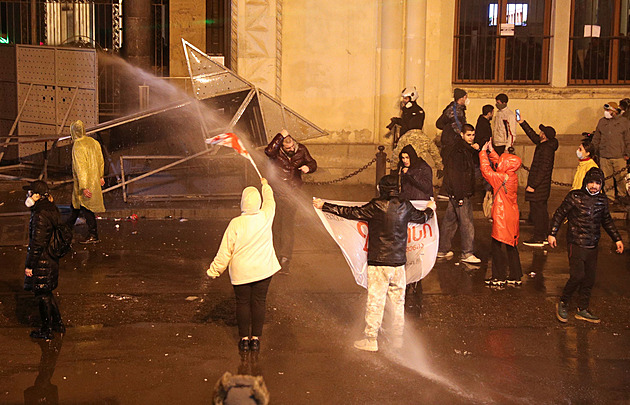 V Gruzii po masivních protestech stáhli zákon o zahraničních agentech
