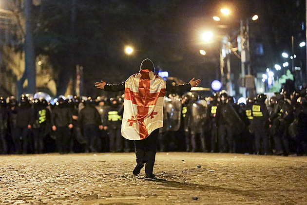 V Gruzii po masivních protestech stáhli zákon o zahraničních agentech