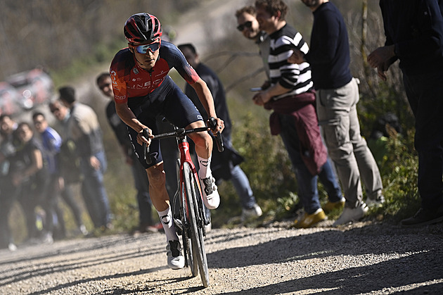 Pidcockovo představení. Brit po úchvatném sólu vítězí na Strade Bianche