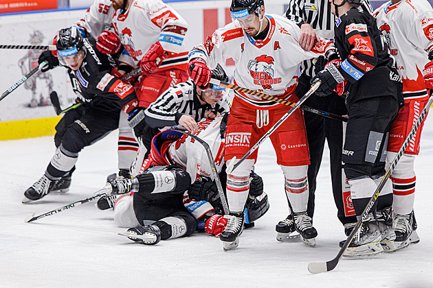 ONLINE: Vary hostí Olomouc. Litvínov a Boleslav odvrací rychlé vyřazení