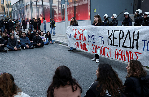 Byla otázka času, že se to stane. Vlakové neštěstí v Řecku vyvolalo protesty