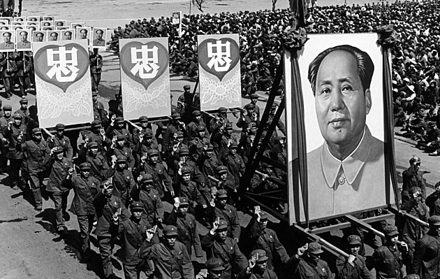 Trump jako Mao? V USA probíhá obdoba kulturní revoluce, varují Číňané