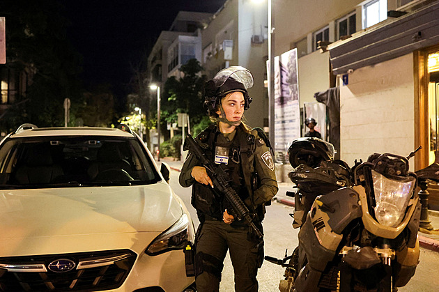 V Tel Avivu útočil palestinský terorista. Tři lidi zranil, policie ho zneškodnila