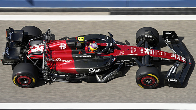 Průvodce světem formule 1: černočerný Mercedes, pilot z USA i útok na hattrick