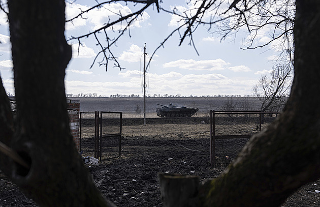 Ukrajinci chystají u Bachmutu ústup, míní analytici. Rusové přišli o 2000 tanků