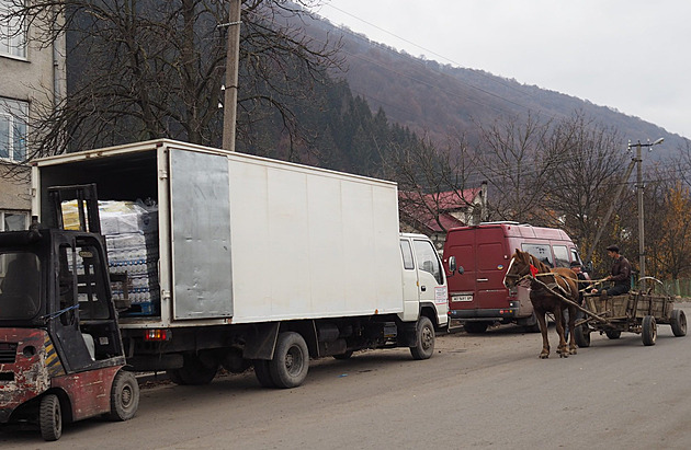 Dobrovolníci pomáhají „české“ Koločavě v Zakarpatí s náporem uprchlíků