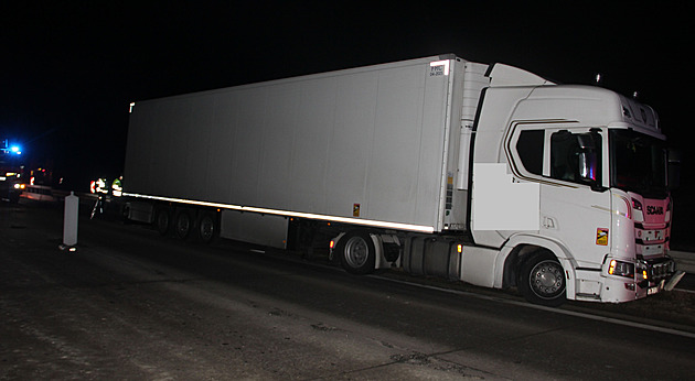 Se čtyřmi promile vyrazil kamionem ze Slovenska do Anglie, na dálnici havaroval