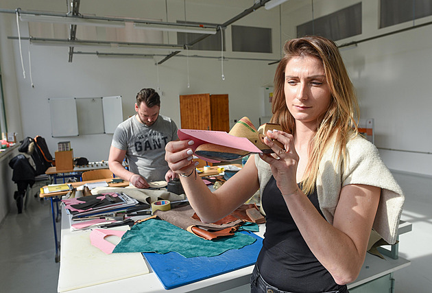 Zlínští ševci chtějí vzkřísit zájem o tradiční baťovské řemeslo