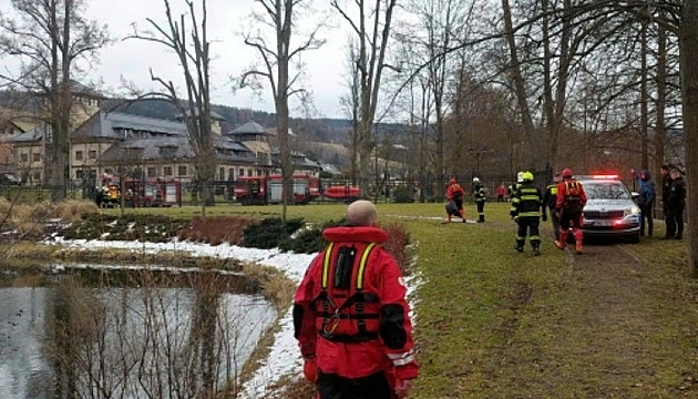 Muž chtěl na rybníku v Sobotíně ukončit svůj život, zachránil ho kolemjdoucí a...