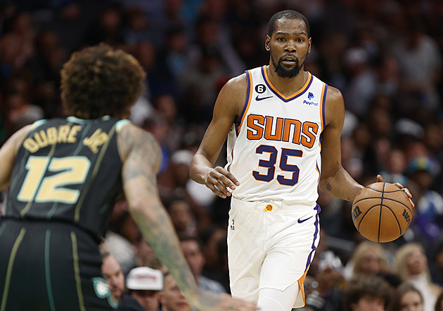 Durant v premiéře za Phoenix pomohl k výhře, Lakers uspěli i bez hvězd