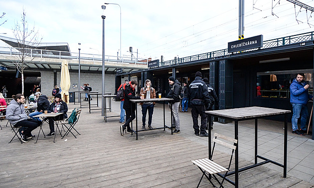 Strážníků má být v problémových místech Plzně více, budou prý i přísnější