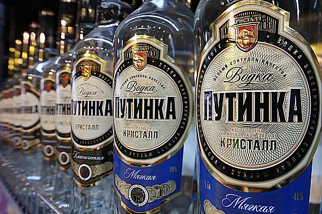 Vodka Putinka vydělala ruskému prezidentovi téměř 11 miliard korun