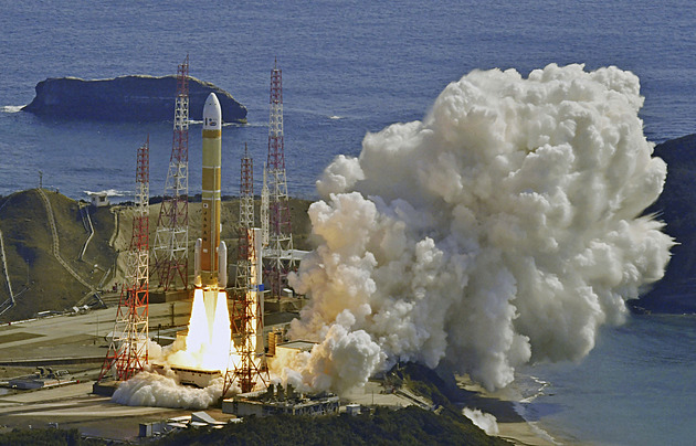 Japonsko muselo za letu zničit novou vesmírnou raketu včetně nákladu