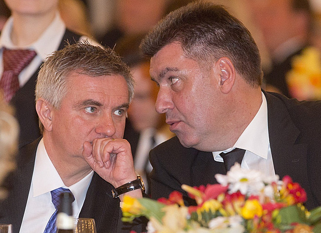Návrat k byznysu i rodině. Prezident Zeman za několik dní skončí v úřadě, co bude s jeho „velkou hradní pětkou“?