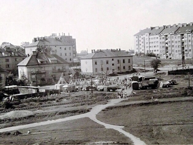 Plcek za poslednmi domy na Kaerov u peloky z roku 1941 vyuvali...