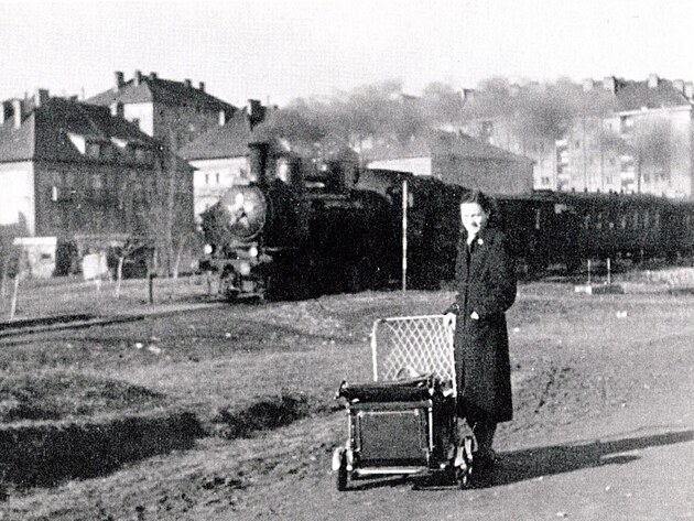 Parn vlak na peloce z roku 1941 v oblasti Kaerova. Dnes je v tchto mstech...