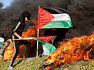 Gaza. Palestinské protesty proti raziím izraelské armády na Západním behu...