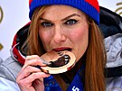 Gabriela Soukalová s bronzovou medailí eské enské biatlonové tafety ze ZOH v...