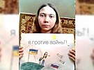 kolaku z Tulské oblasti v Rusku, která nakreslila protiválenou kresbu,...