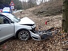 Na Zl�nsku v sobotu odpoledne auto sjelo ze silnice a narazilo do stromu. (4....
