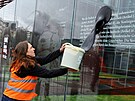 Klimati�tí aktivisté ze skupiny Letzte Generation (Poslední generace) dnes...