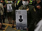 Kolumbijtí policisté vzpomínají na své kolegy, které zabil drogový gang Clan...