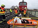 Cvien sloek IZS Karlovarskho kraje pi simulaci eleznin nehody na trati...