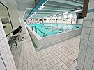 Ptadvacetimetrový bazén má pt drah a hloubku od 1,5 do 2,5 metru.