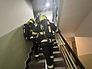 Pratí hasii zasahovali u poáru v ulici Jana elivského. (2. bezna 2023)
