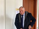 Jaroslav Jurk odchz ze soudn sn Krajskho soudu v Plzni. (7. bezna 2023)