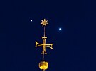 Detail konjunkce Venu�e a Jupiteru zachycený fotografem v Hradci Králové.