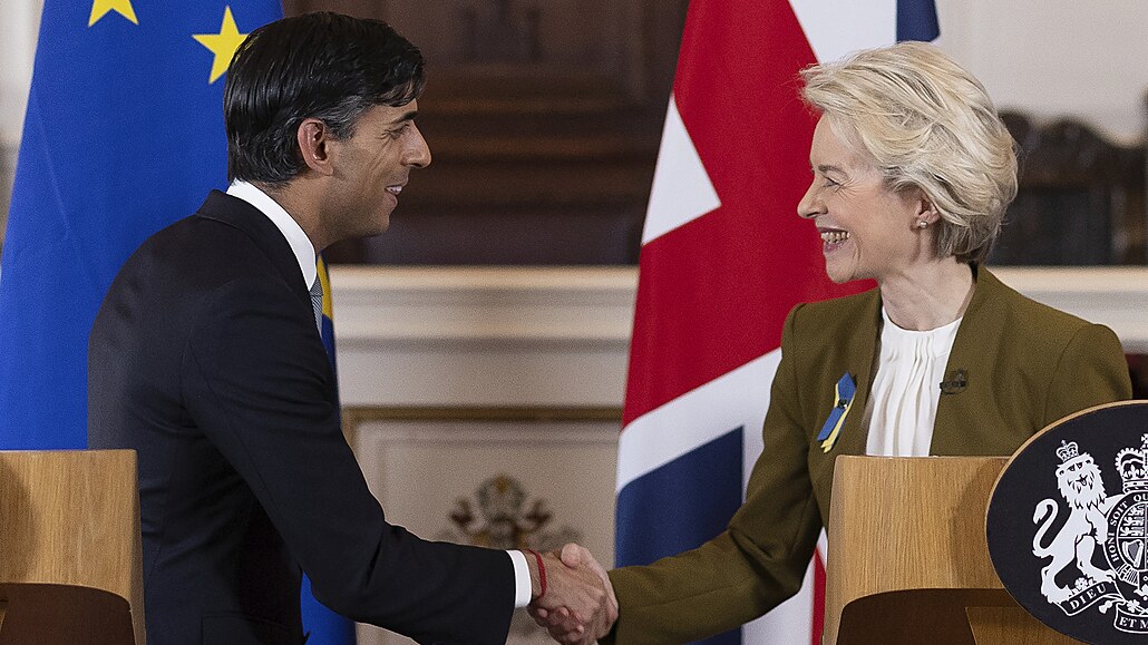 Windsor Guildhall. Britský premiér Rishi Sunak a p�edsedkyn� Evropské komise...