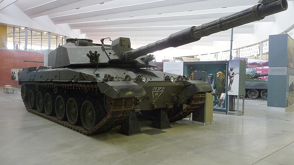 Britský tank Challenger 2 s úsovým referenním systémem MRS