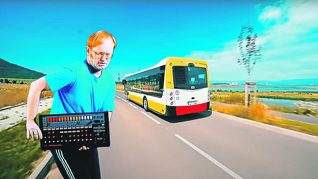 Z videoklipu Ventolinova dopravního songu, který bo�í hitparády