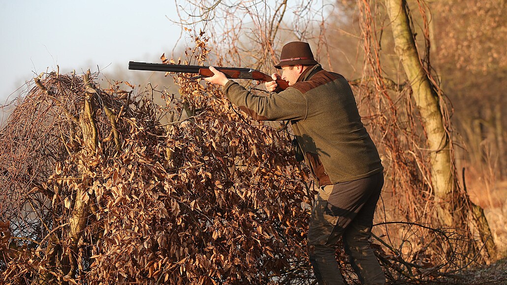 Jednatel spole�nosti Chov ryb Jistebník Antonín Madzia p�i �íhané na kormorány,...