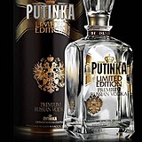 Rusk� vodka Putinka pat�� rusk�mu prezidentovy (1. b�ezna 2023).