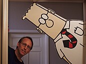 Dilbert a jeho autor Scott Adams na snímku z roku 2001