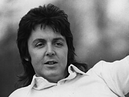 Fantastickým �mullet� kdysi nosil i Paul McCartney, skon�il díky n�mu sedmnáctý.