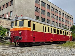 Motorov� v�z M262.1002 na vle�ce b�val� elektr�rny Oslavany