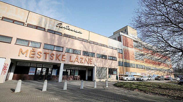 Zat�mco venkovn� ��st z�brdovick�ch l�zn� v l�t� v�t� n�v�t�vn�ky, zimn� z�st�v� napospas osudu. (2023)