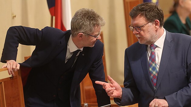 Sentor Milo Vystril (vlevo) a ministr financ Zbynk Stanjura. (8. bezna 2023)