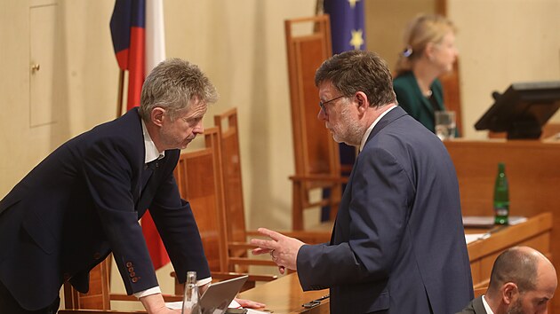 Senátor Miloš Vystrčil (vlevo) a ministr financí Zbyněk Stanjura. (8. března 2023)