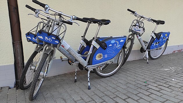 Do ulic Jihlavy celkem 112 sd�len�ch kol spole�nosti Nextbike p�ibylo loni. Mechanick� bicykly s osmi p�evody a zabudovanou GPS si lid� mohou p�j�it na prvn� �tvrthodinu zdarma, del�� �as pak hrad� dle cen�ku. Celodenn� je�d�n� vyjde na t�i stovky.