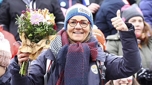 Po sobotnm medailovm ceremonilu zskala kytiku, jakou je odmnna estice nejlepch, i jedna dma ve francouzskch barvch. A vbec nelo o nhodu. Kytiku mi hodil syn, vysvtlovala s smvem Pascale Guigonnatov, jej syn Antonin dobhl ve sthace est.