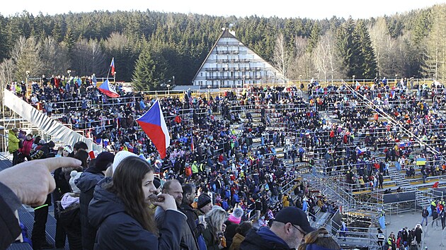 Organizátoi mistrovství svta v biatlonu, jeho sportovní ást zaíná zítra, oekávají ve Vysoina Aren celkovou návtvu kolem 200 tisíc fanouk.