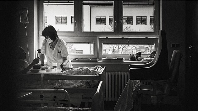 Sn�mky zachycuj�c� n�ro�nou pr�ci sanit��� a sanit��ek v Nov�m M�st� jsou nyn� k vid�n� v pra�sk�m Motole.