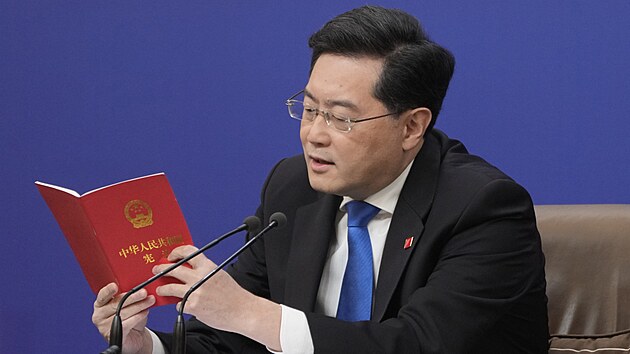 nsk ministr zahrani chin Kang na tiskov konferenci na zasedn Venskho shromdn lidovch zstupc (NPC) v Pekingu (7. bezna 2023)